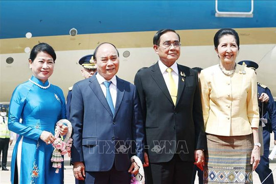 Chủ tịch nước Nguyễn Xuân Phúc đến Bangkok, bắt đầu thăm chính thức Vương quốc Thái Lan và dự Hội nghị APEC lần thứ 29