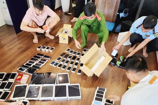 Thu giữ hơn 400 điện thoại iPhone nhập lậu trong căn hộ chung cư