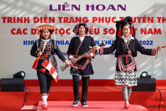 Giải pháp bảo tồn, phát huy trang phục truyền thống các dân tộc Việt Nam