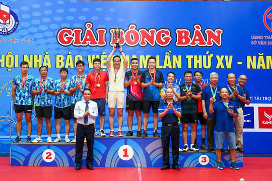 Liên quân Báo Hànộimới và các đơn vị vô địch hai nội dung tại Giải bóng bàn Cúp Hội Nhà báo Việt Nam lần thứ XV