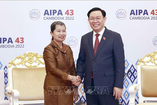 Chủ tịch Quốc hội Vương Đình Huệ tiếp Phó Thủ tướng Campuchia Men Sam An