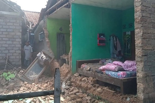 Số nạn nhân trận động đất tại tỉnh Tây Java lên gần 800 người