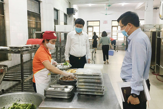 Kiểm soát chặt chẽ nguồn gốc thực phẩm khi tổ chức bữa ăn bán trú cho học sinh