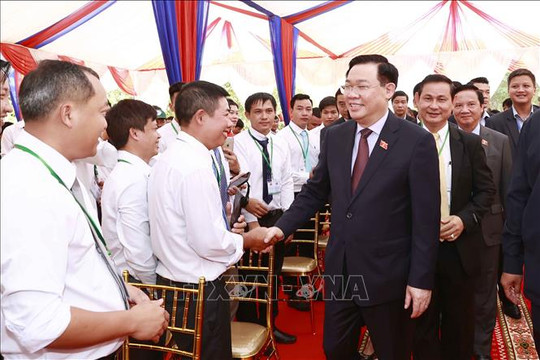 Chủ tịch Quốc hội Vương Đình Huệ thăm làm việc tại tỉnh Kampong Thom, Campuchia
