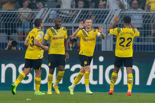 Câu lạc bộ Borussia Dortmund đi chuyên cơ với lực lượng hùng hậu