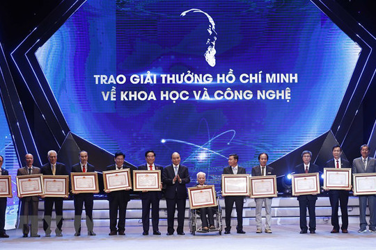Chủ tịch nước Nguyễn Xuân Phúc dự Lễ trao Giải thưởng Hồ Chí Minh, Giải thưởng Nhà nước về khoa học và công nghệ đợt 6