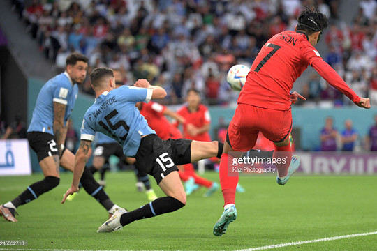 Hàn Quốc cầm hòa Uruguay, Thụy Sĩ thắng tối thiểu Cameroon