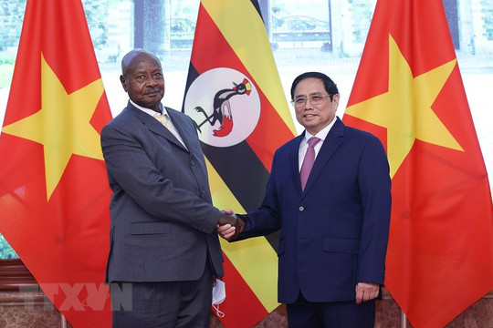 Thủ tướng Phạm Minh Chính tiếp Tổng thống Cộng hòa Uganda Yoweri Kaguta Museveni