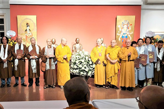 Triển lãm mỹ thuật Phật giáo với chủ đề Sen đầu hạ 8