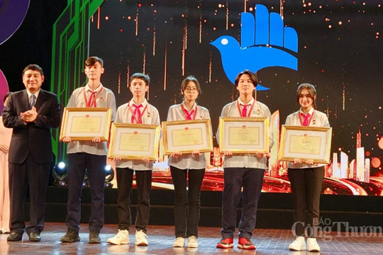 Trao giải thưởng Cuộc thi sáng tạo Thanh thiếu niên, nhi đồng toàn quốc lần thứ 18