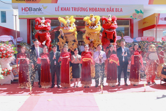 Khai trương điểm giao dịch HDBank Đắk Bla
