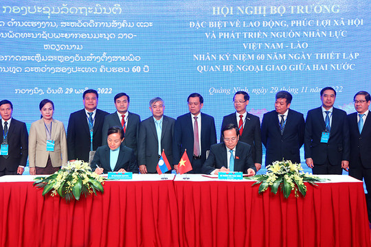 Hợp tác phát triển nguồn nhân lực Việt Nam - Lào
