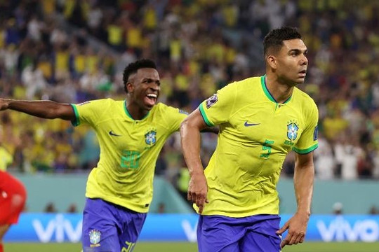 Casemiro đưa Brazil vào vòng loại trực tiếp