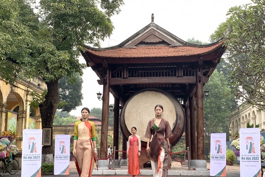 Lễ hội Áo dài du lịch Hà Nội 2022: Từ “đại sứ văn hóa” dần trở thành “đại sứ du lịch”