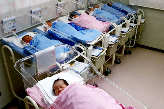 Tỷ lệ sinh thấp ở Nhật Bản: Nguy cơ xói mòn sức mạnh quốc gia