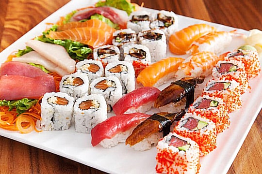 Nguy cơ tiềm ẩn khi ăn sushi và sashimi