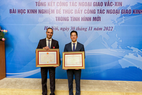Pfizer Việt Nam vinh dự đón nhận Bằng khen của Thủ tướng Chính phủ