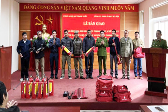 Trang bị thiết bị chữa cháy cho 231 đội dân phòng trên địa bàn quận Thanh Xuân