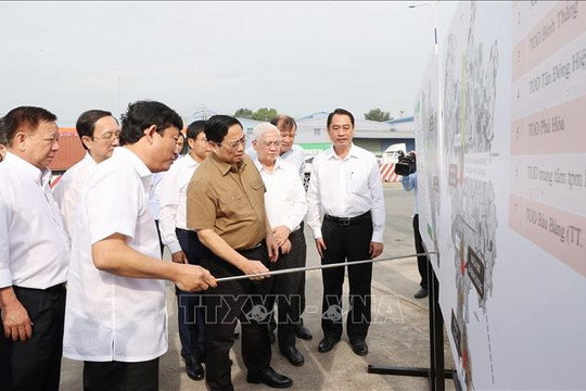 Thủ tướng Phạm Minh Chính khảo sát các dự án hạ tầng quan trọng trên địa bàn tỉnh Bình Dương