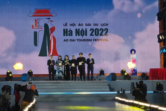 Giới trẻ Hà Nội nâng tầm áo dài, hội nhập quốc tế