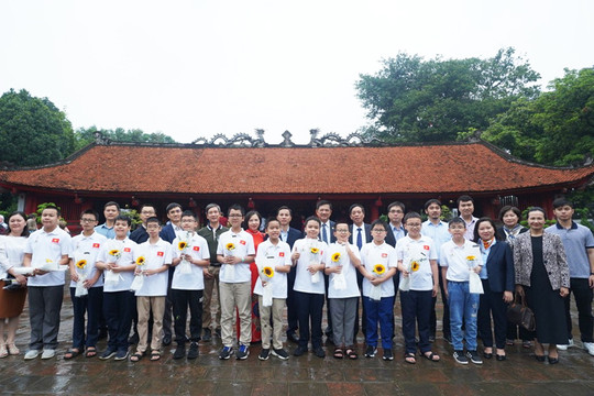 Học sinh Việt Nam giành 3 Huy chương vàng Olympic toán và khoa học quốc tế