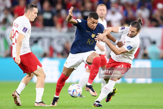Mbappe giúp Pháp giành vé tứ kết World Cup 2022