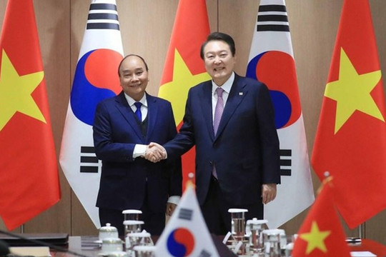 Chủ tịch nước Nguyễn Xuân Phúc hội đàm với Tổng thống Hàn Quốc Yoon Suk Yeol