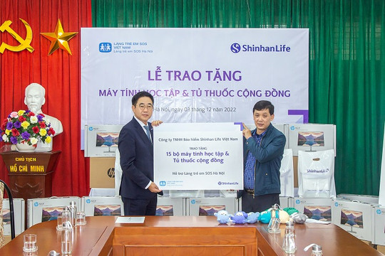 Bảo hiểm Shinhan Life trao máy tính và tủ thuốc cộng đồng trị giá gần 300 triệu đồng cho làng trẻ em SOS Hà Nội