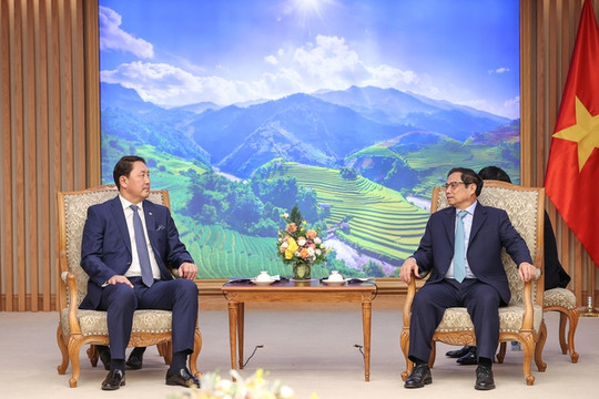 Thủ tướng Phạm Minh Chính tiếp Bộ trưởng Bộ Quốc phòng Mông Cổ Saikhanbayar Gursed