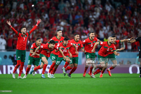 Tiễn Tây Ban Nha về nước, Morocco lần đầu vào tứ kết