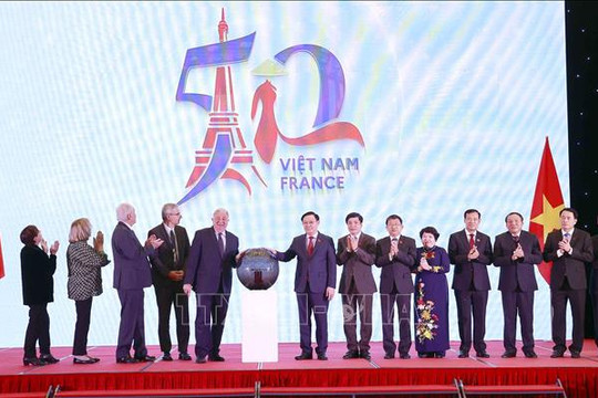 Chủ tịch Quốc hội Vương Đình Huệ và Chủ tịch Thượng viện Gérard Larcher dự Lễ khởi động các sự kiện kỷ niệm 50 năm thiết lập Quan hệ ngoại giao Việt Nam - Pháp