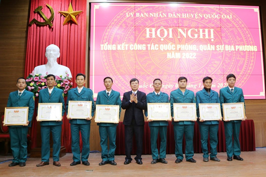 Quốc Oai khen thưởng 29 tập thể, cá nhân có thành tích xuất sắc trong công tác quốc phòng, quân sự