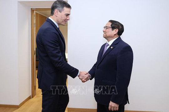 Thủ tướng Chính phủ Phạm Minh Chính gặp Thủ tướng Tây Ban Nha Pedro Sánchez Castejón