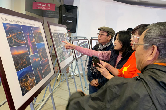 Hà Nội trao giải cuộc thi "Tuyên truyền xây dựng văn hóa giao thông qua ảnh năm 2022"