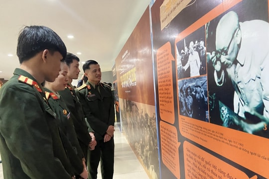 Tôn vinh những đóng góp quả cảm của báo chí trong 12 ngày đêm khói lửa