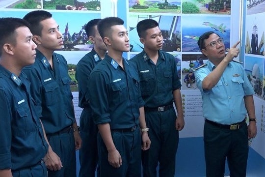TP Hồ Chí Minh Triển lãm “Bản hùng ca Điện Biên Phủ trên không”