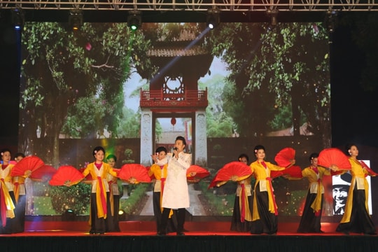 Chương trình nghệ thuật “Rạng rỡ - Kiêu hùng: 50 năm Chiến thắng Hà Nội - Điện Biên Phủ trên không”