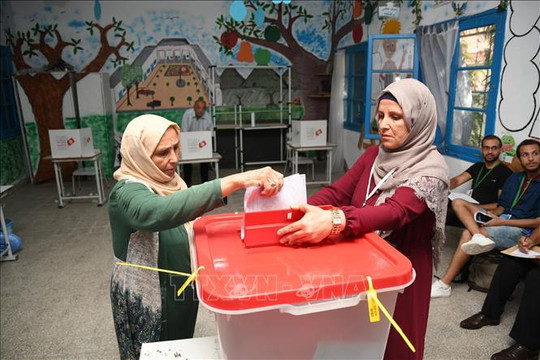 Cử tri Tunisia bỏ phiếu bầu Quốc hội