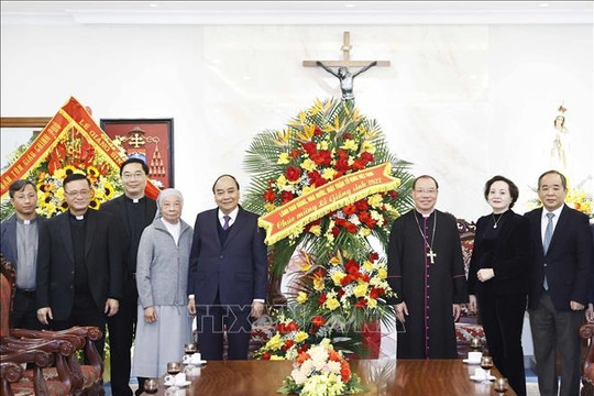 Chủ tịch nước Nguyễn Xuân Phúc chúc mừng Giáng sinh Tổng Giáo phận Hà Nội và Ủy ban Đoàn kết Công giáo Việt Nam