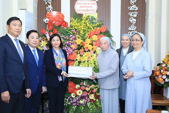Phó Bí thư Thường trực Thành ủy Hà Nội chúc mừng Giáng sinh tại nhà thờ Dòng thánh Phaolo