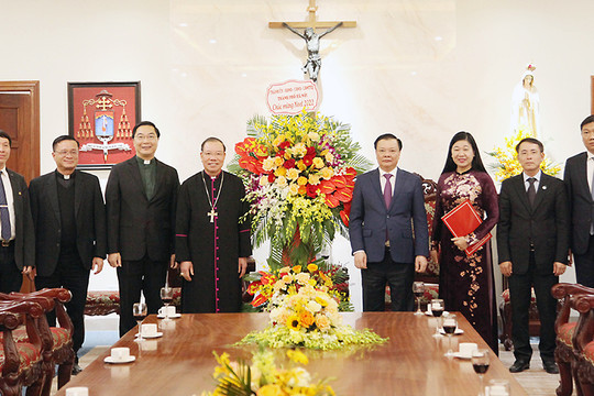 Bí thư Thành ủy Hà Nội chúc mừng Giáng sinh Tòa Tổng giám mục Hà Nội