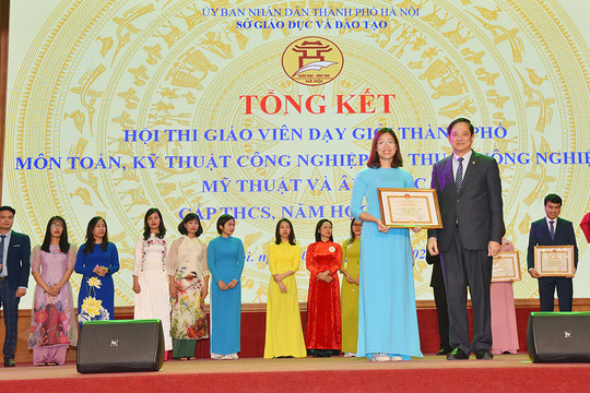 Hà Nội trao thưởng cho 178 giáo viên dạy giỏi cấp thành phố