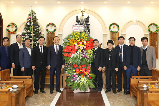 Chủ tịch HĐND thành phố Nguyễn Ngọc Tuấn chúc mừng Giáo phận Hưng Hóa dịp Giáng sinh