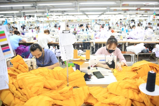 ''Chân kiềng'' tạo tăng trưởng kinh tế
