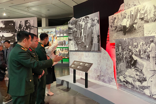 Khát vọng hòa bình từ trưng bày về Hà Nội năm 1972