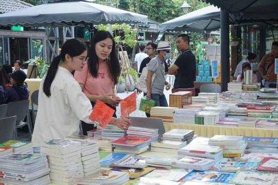 "Phố Sách cuối tuần" - nâng cao văn hóa đọc của Thủ đô