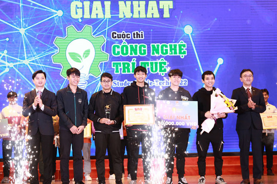 Sinh viên Đại học Bách khoa Hà Nội đoạt giải Nhất cuộc thi công nghệ trí tuệ