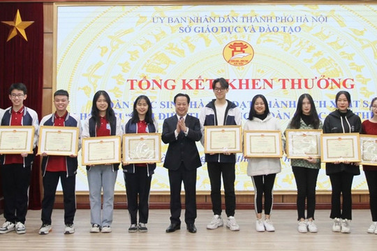 Hà Nội: Khen thưởng đoàn học sinh đoạt giải Nhất hội thi ''Giai điệu tuổi hồng'' toàn quốc