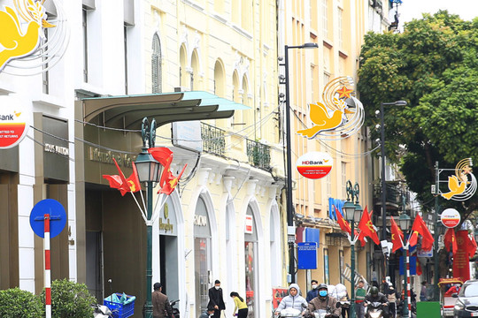 Trang trí đường phố dịp Tết Nguyên đán: Chú trọng tối giản, tôn vinh truyền thống