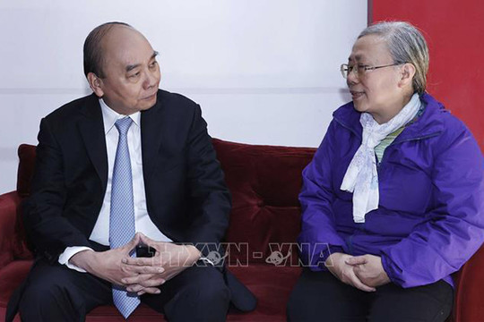Chủ tịch nước Nguyễn Xuân Phúc thăm hỏi, chúc mừng năm mới gia đình các cố Chủ tịch nước